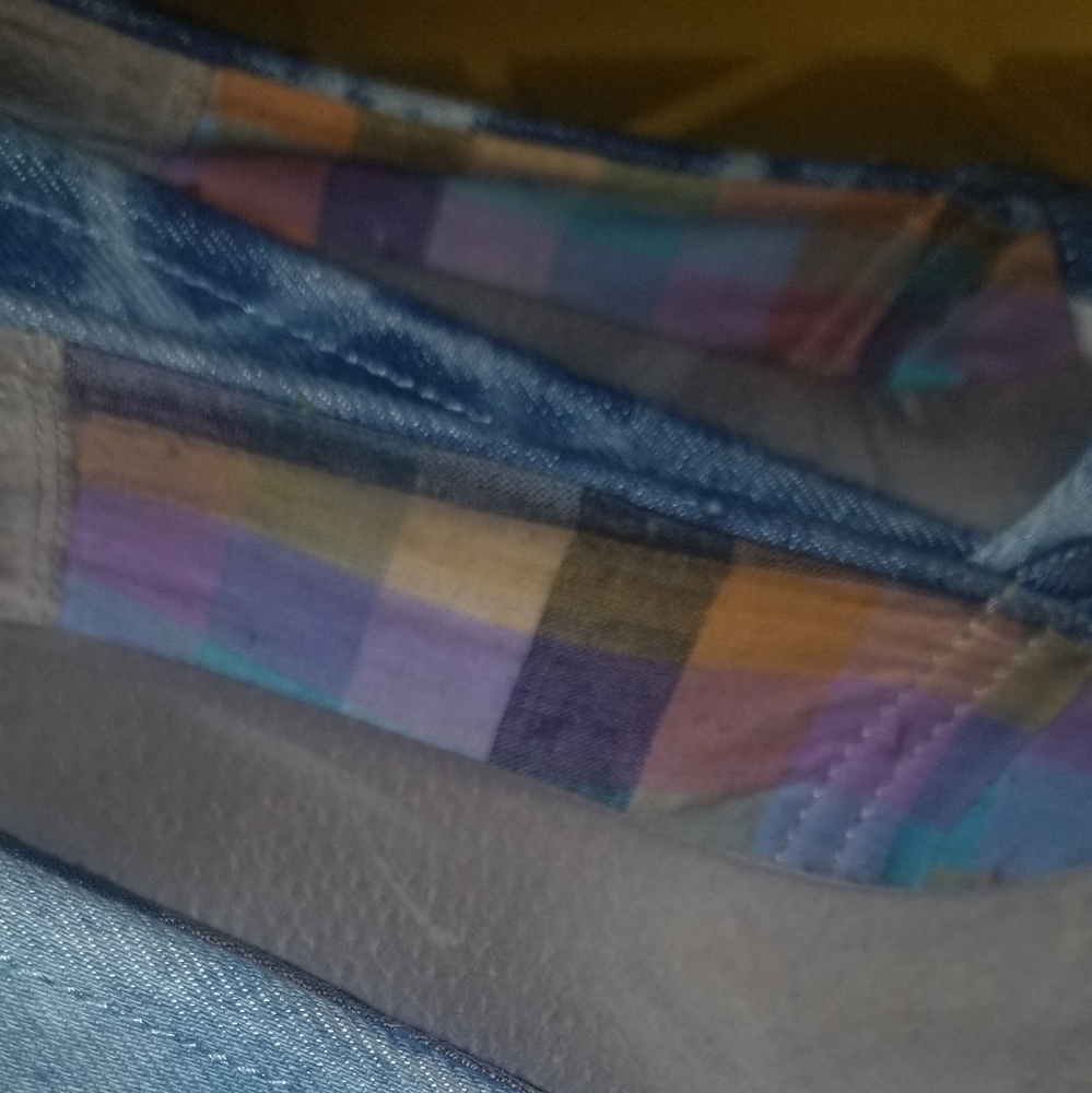 TOMS - Picture 11 of 12